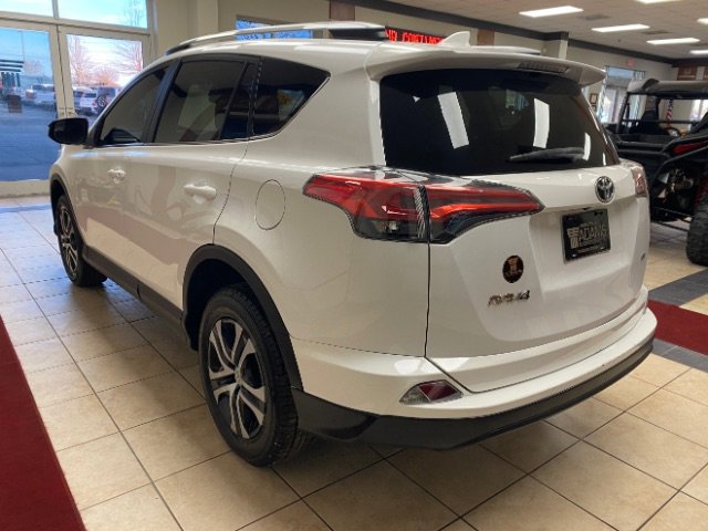 Used 2017 Toyota RAV4 LE image 3