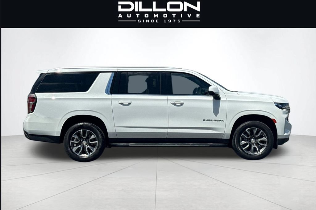 Used 2023 Chevrolet Suburban LT w/ Luxury Package AWD/4WD image 3