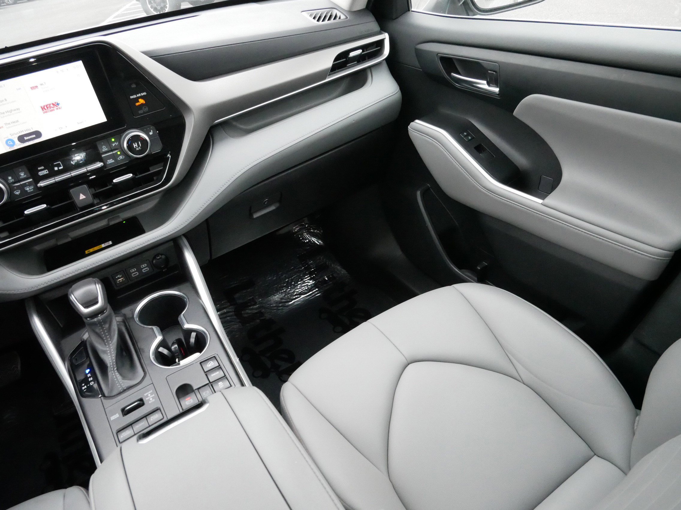 Certified 2023 Toyota Highlander XLE image 11