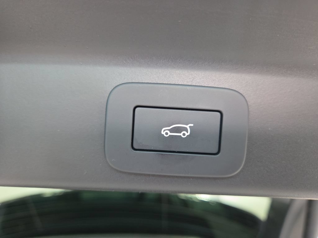 Used 2025 Jaguar F-PACE R-Dynamic S AWD/4WD image 13