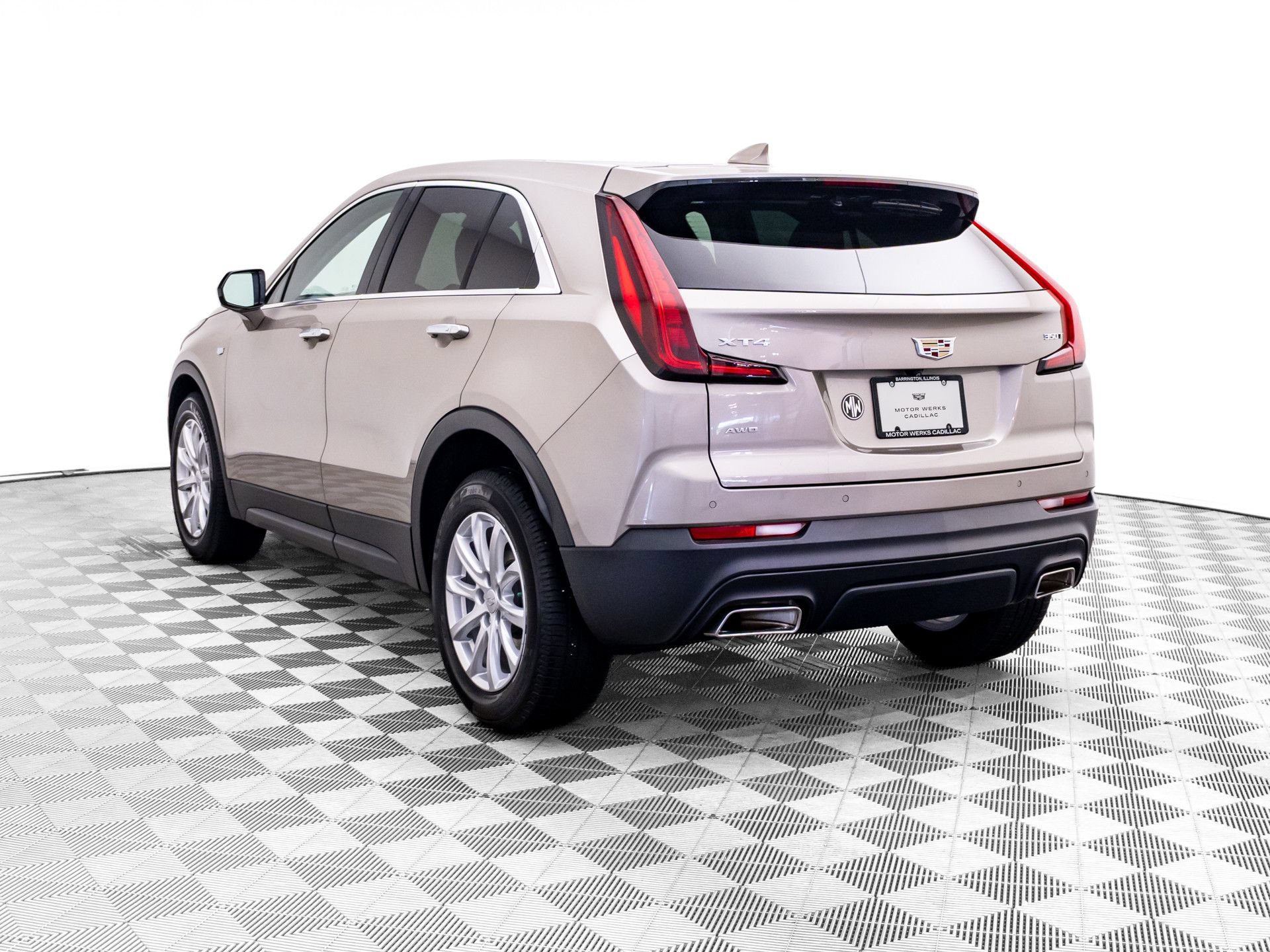 Certified 2022 Cadillac XT4 Luxury w/ Cold Weather Package AWD/4WD image 3
