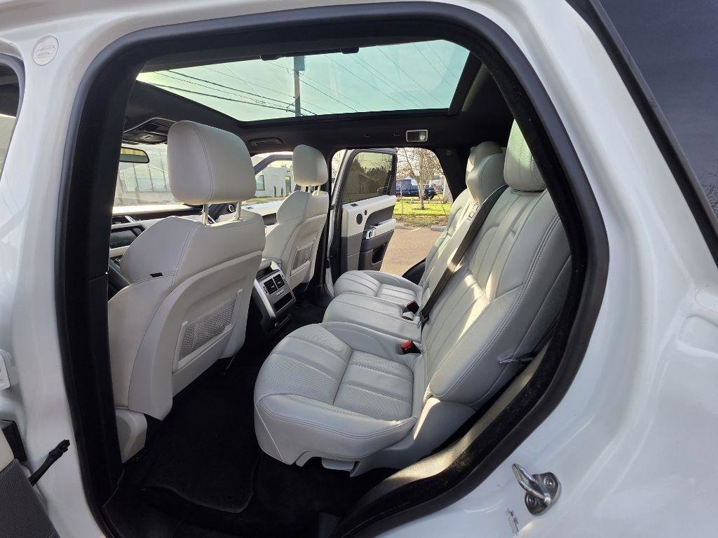 Used 2016 Land Rover Range Rover Sport SE image 20