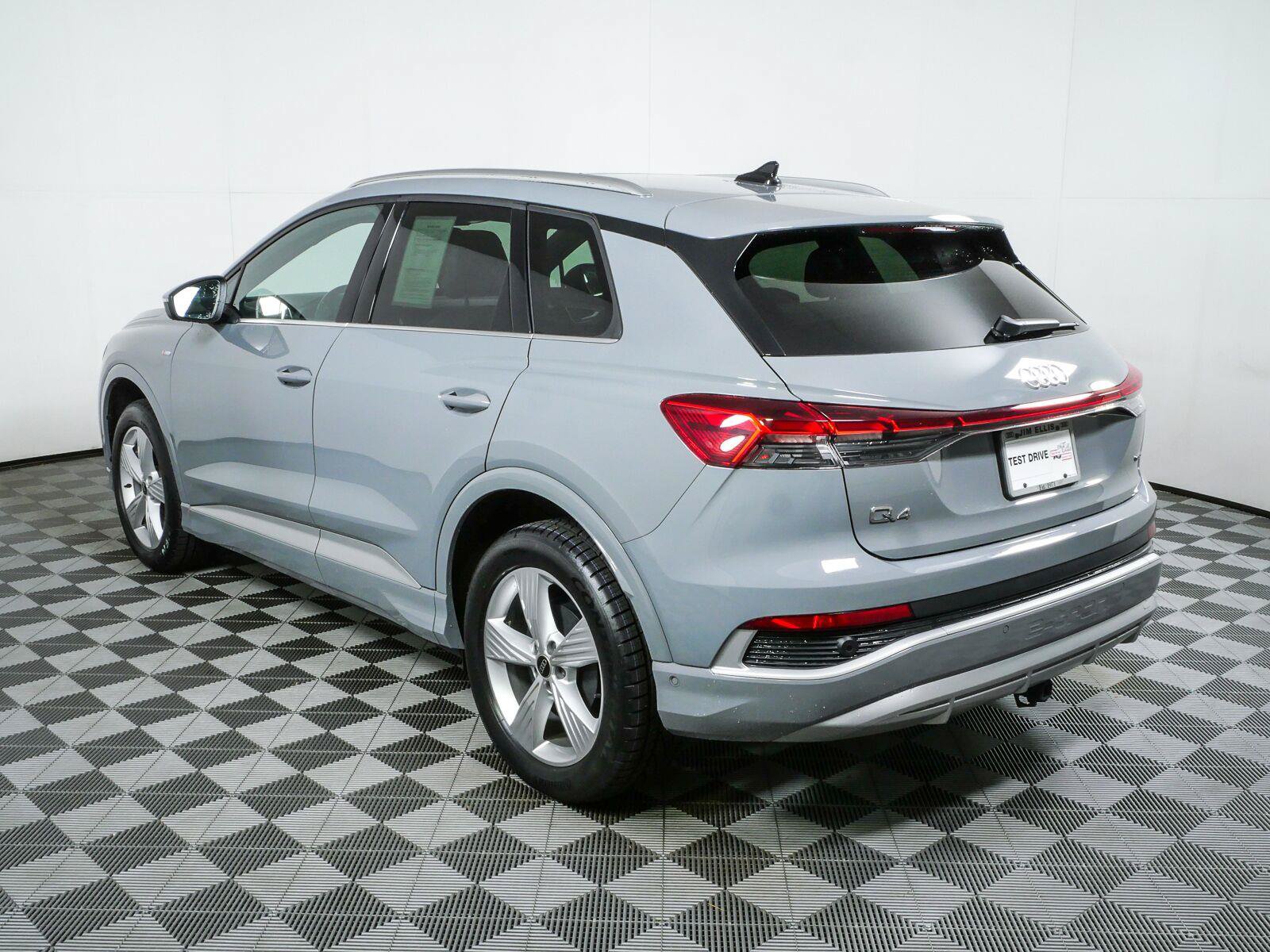 Used 2023 Audi Q4 e-tron Prestige AWD/4WD image 29