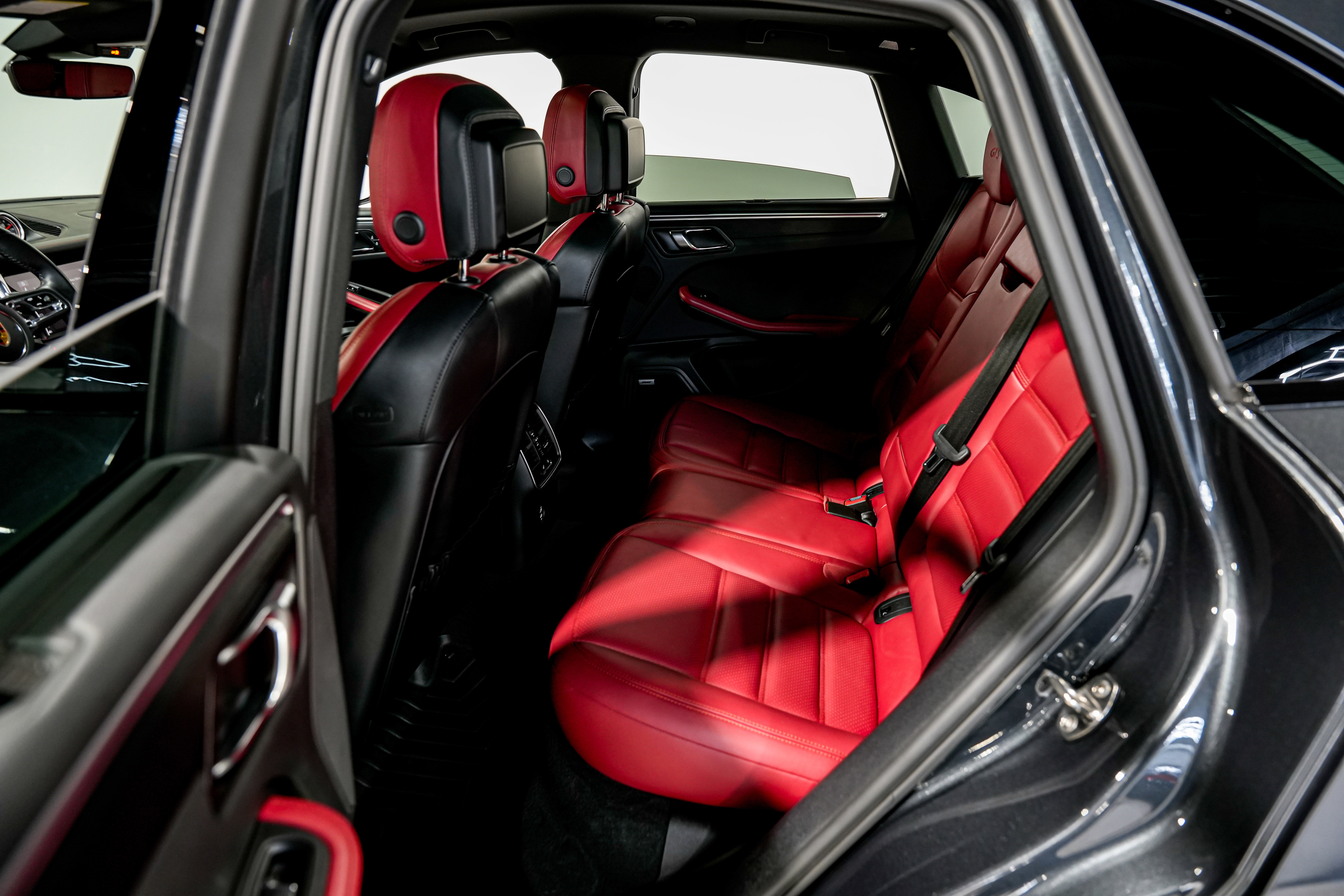 Used 2021 Porsche Macan GTS image 36