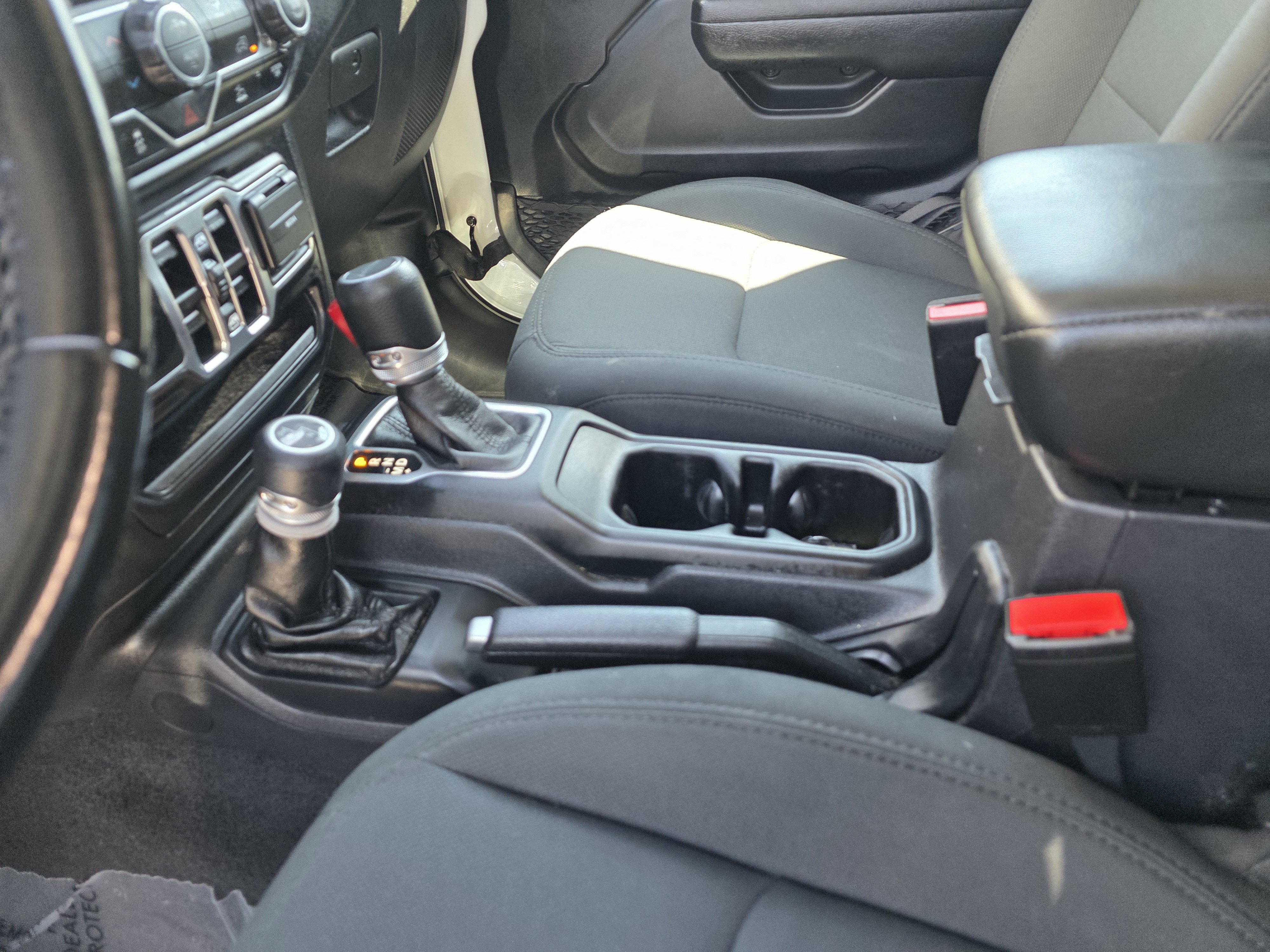 Used 2022 Jeep Gladiator Sport AWD/4WD image 12