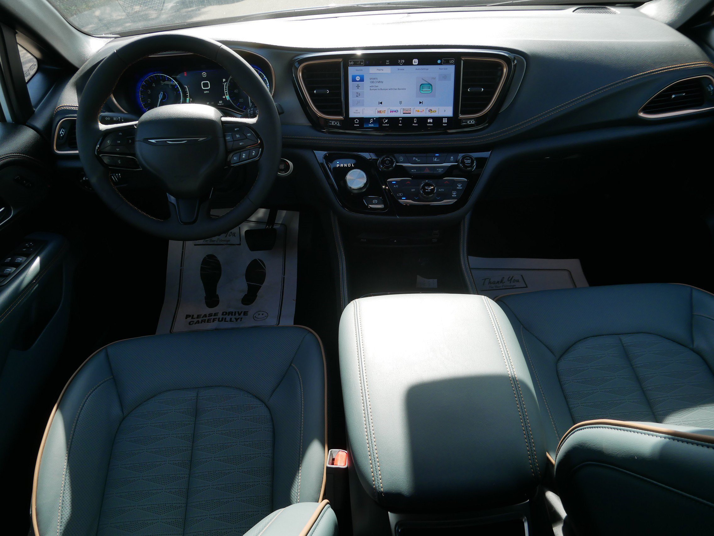 New 2027 Chrysler Pacifica Pinnacle w/ Theater Group FWD image 12