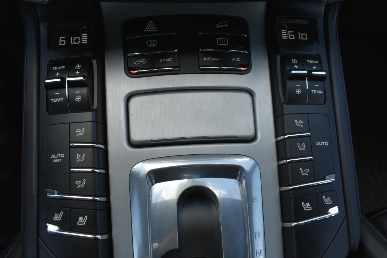 Used 2015 Porsche Cayenne Turbo AWD/4WD image 23