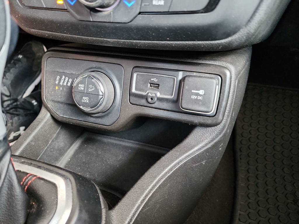 Used 2023 Jeep Renegade Trailhawk AWD/4WD image 31