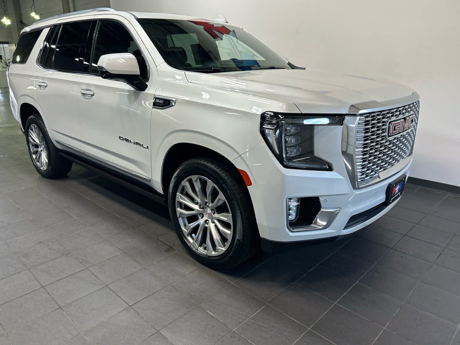 Used 2022 GMC Yukon Denali AWD/4WD image 2