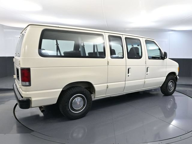 Used 1995 Ford E-150 and Econoline 150 Club Wagon RWD image 4