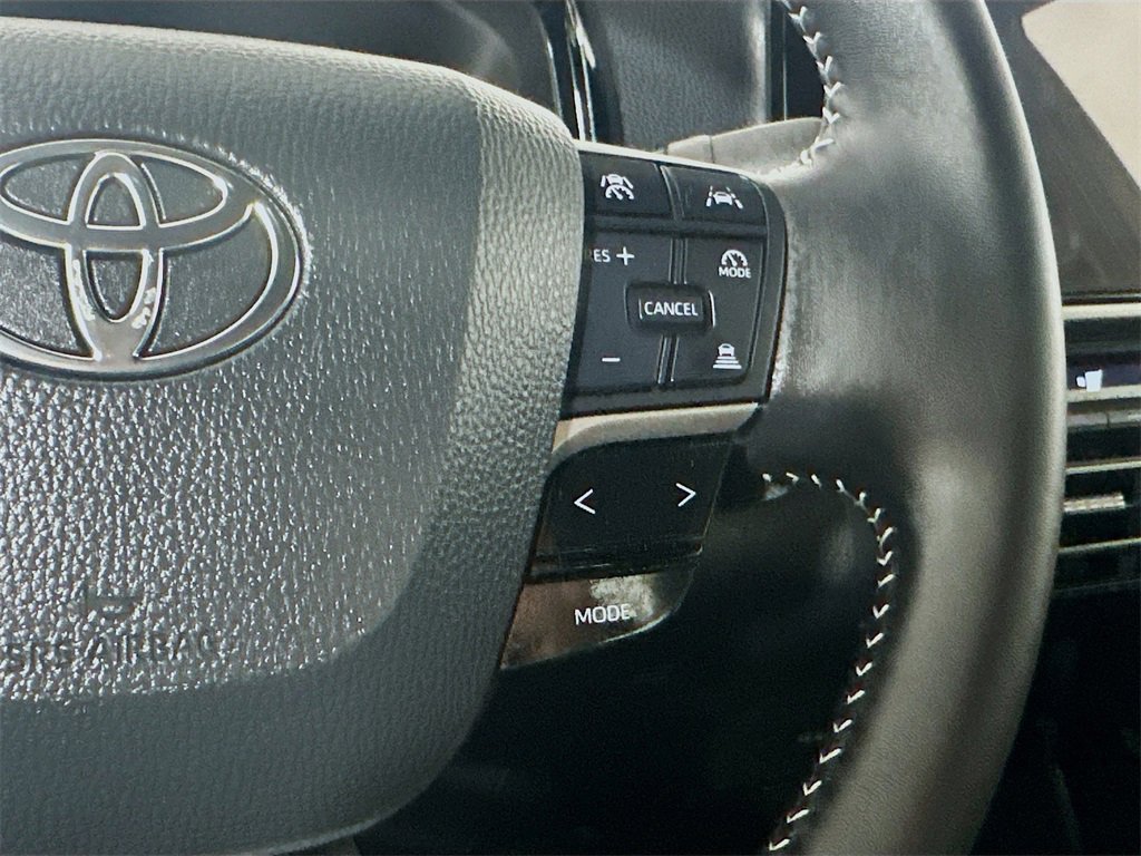 Used 2025 Toyota Camry SE image 26