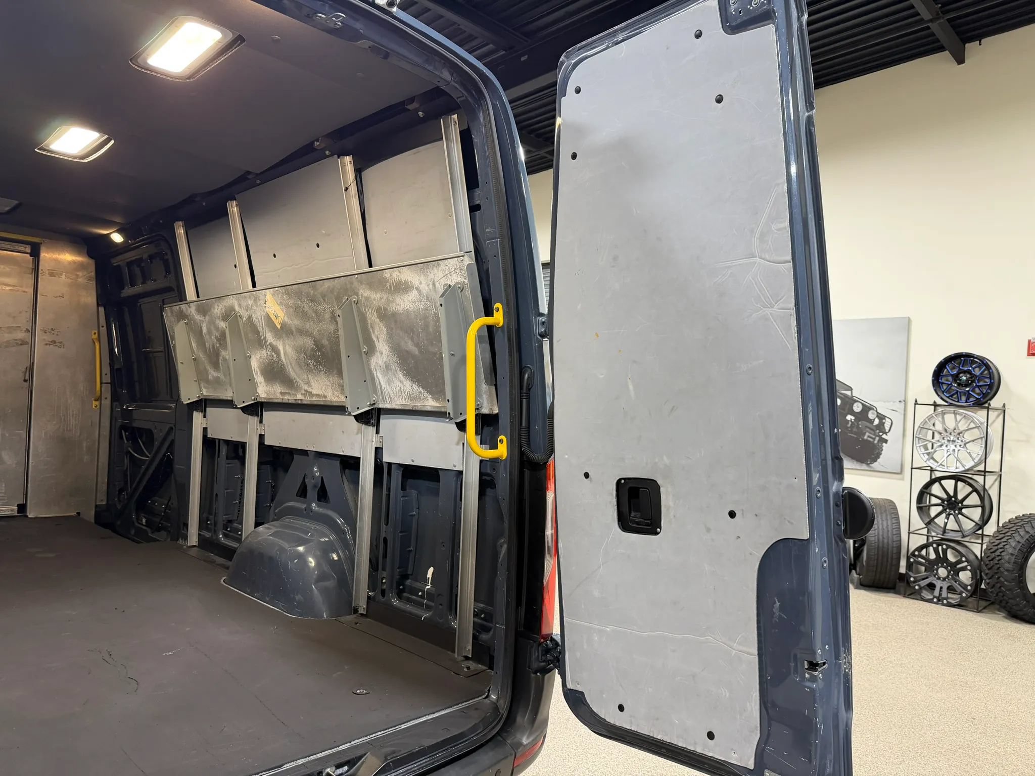 Used 2019 Mercedes-Benz Sprinter 170 image 24