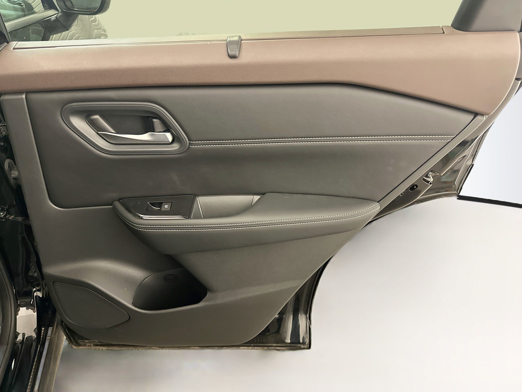 Used 2023 Nissan Rogue SV w/ SV Premium B Package AWD/4WD image 32