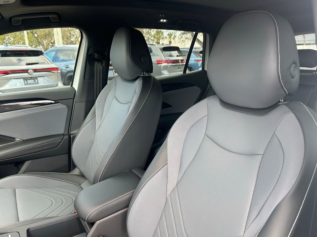 New 2026 Volkswagen Tiguan SE R-Line image 17