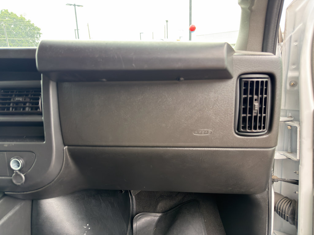 Used 2025 Chevrolet Express 3500 LT w/ LT Preferred Equipment Group RWD image 18