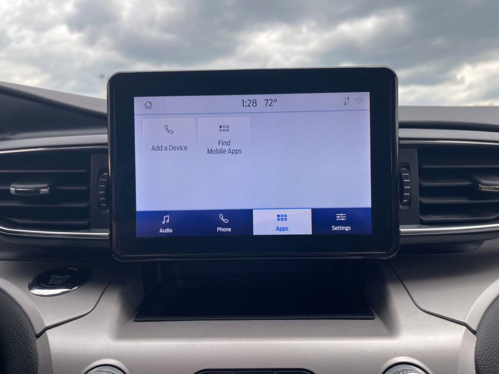 Used 2023 Ford Explorer XLT w/ Equipment Group 202A AWD/4WD image 10