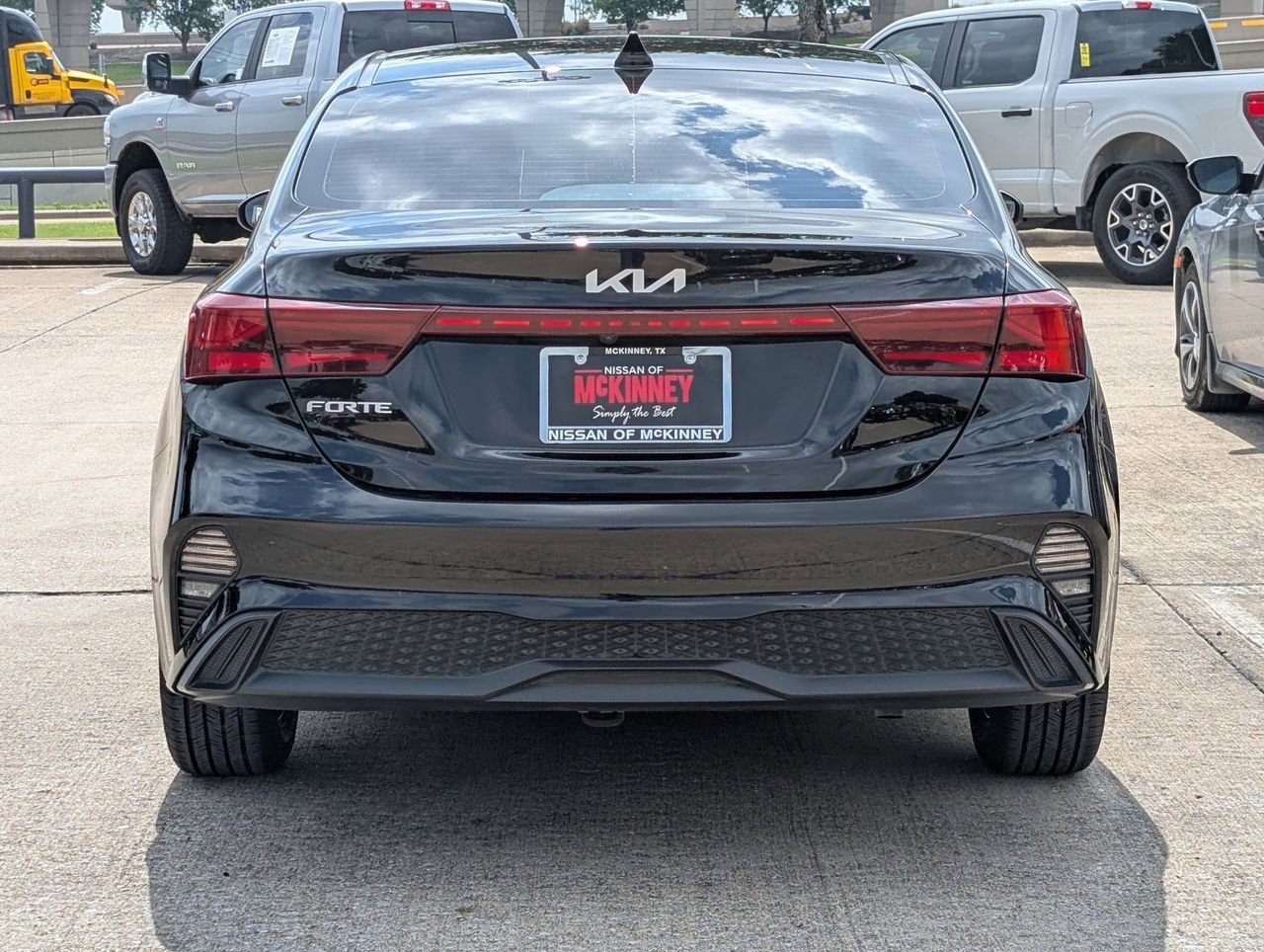 Used 2022 Kia Forte LXS FWD image 5