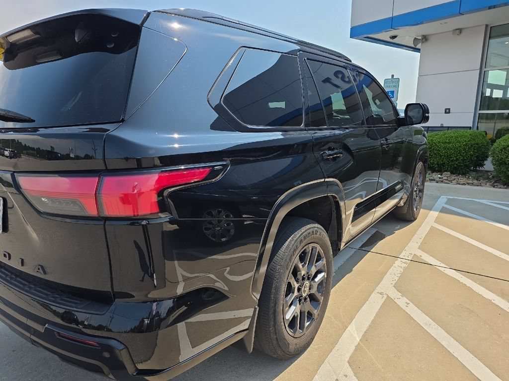 Used 2023 Toyota Sequoia Platinum AWD/4WD image 5