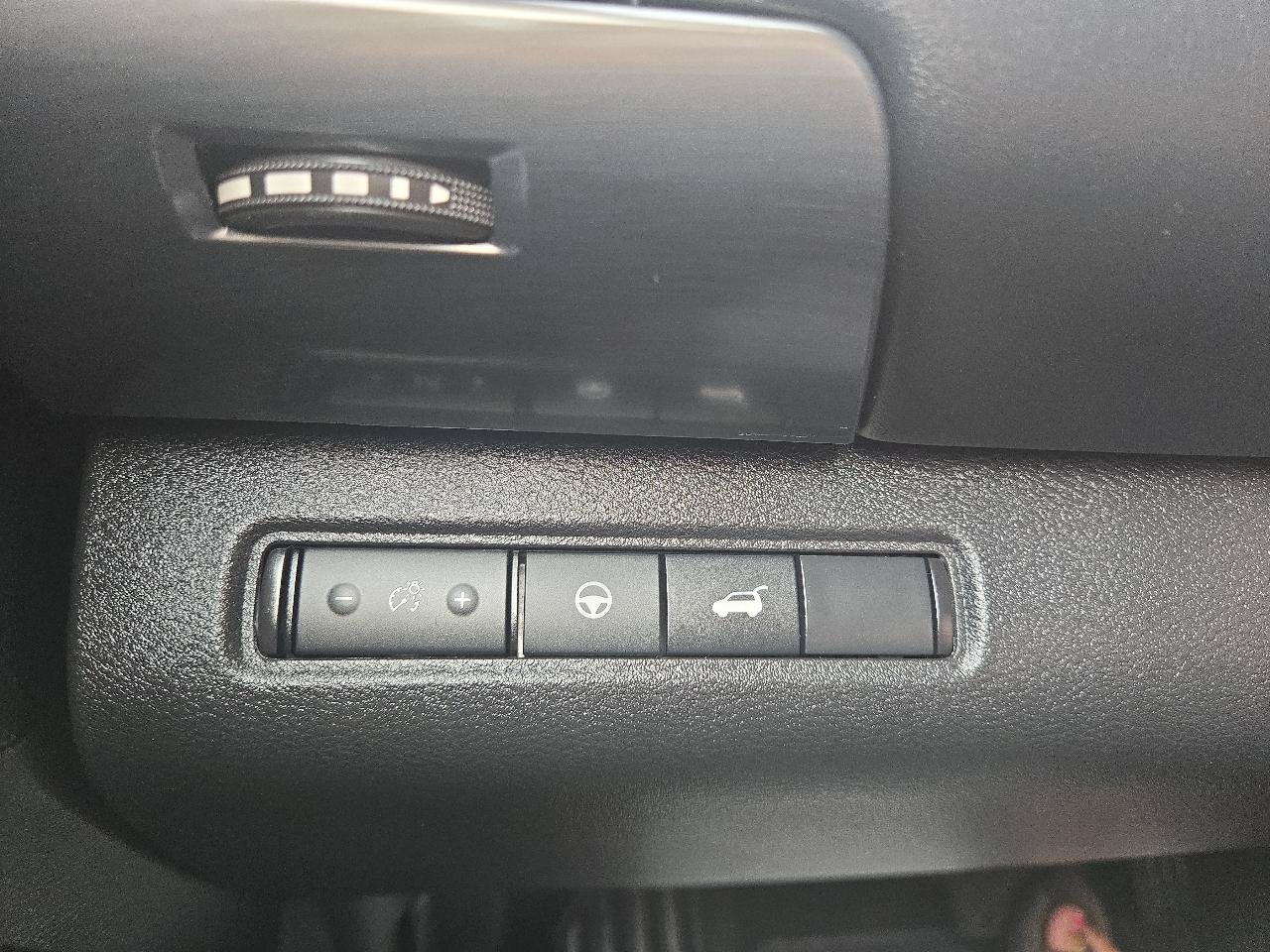Used 2023 Nissan Pathfinder SL AWD/4WD image 24