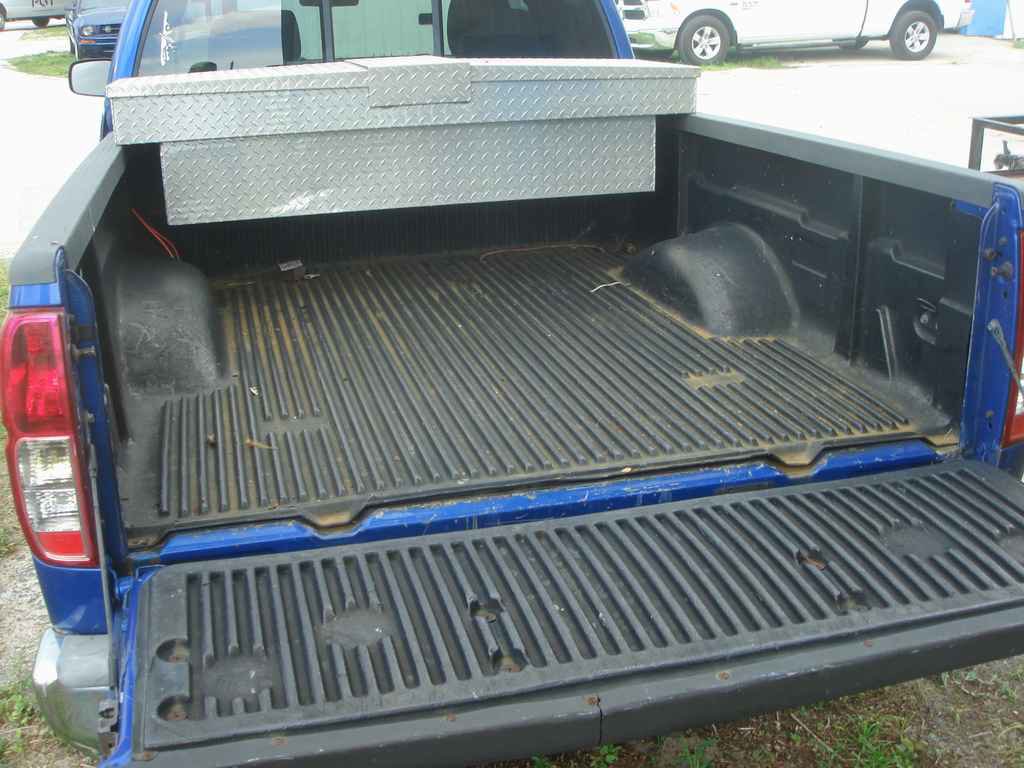 Used 2013 Nissan Frontier SV image 4