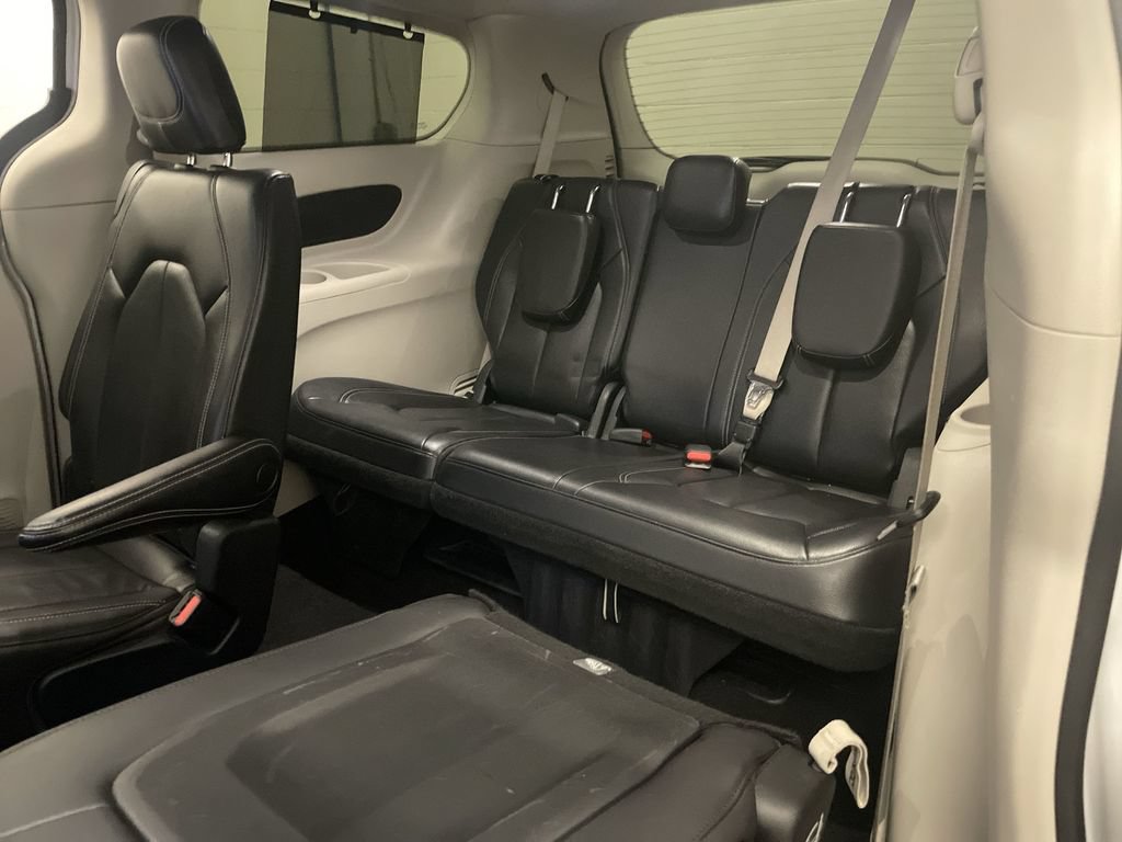 Used 2022 Chrysler Pacifica Touring-L FWD image 28