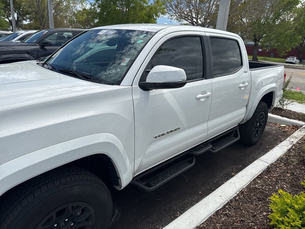 Used 2022 Toyota Tacoma SR5 w/ Technology Package image 10