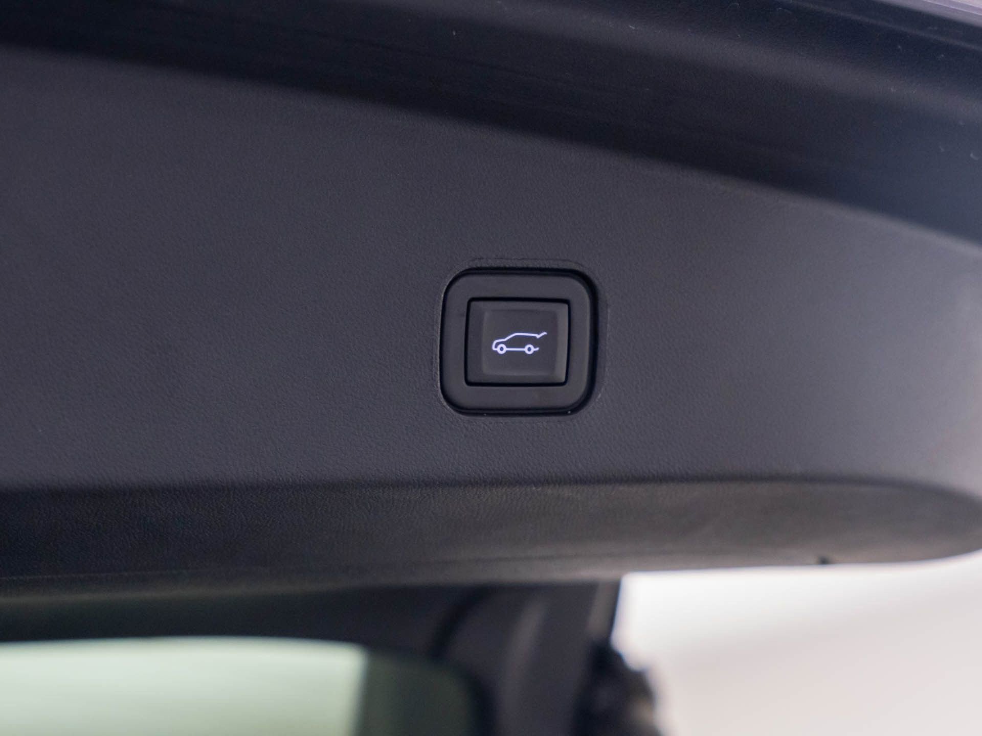 Certified 2025 Cadillac Lyriq Luxury w/ LPO, Floor Liner Package image 38