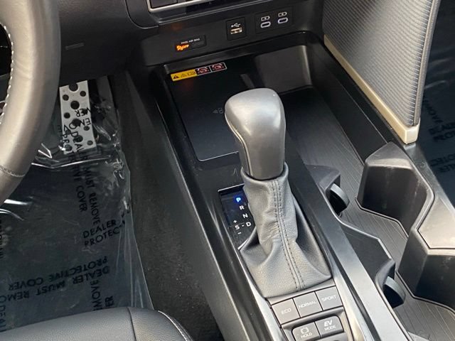 Used 2025 Toyota Camry SE FWD image 13