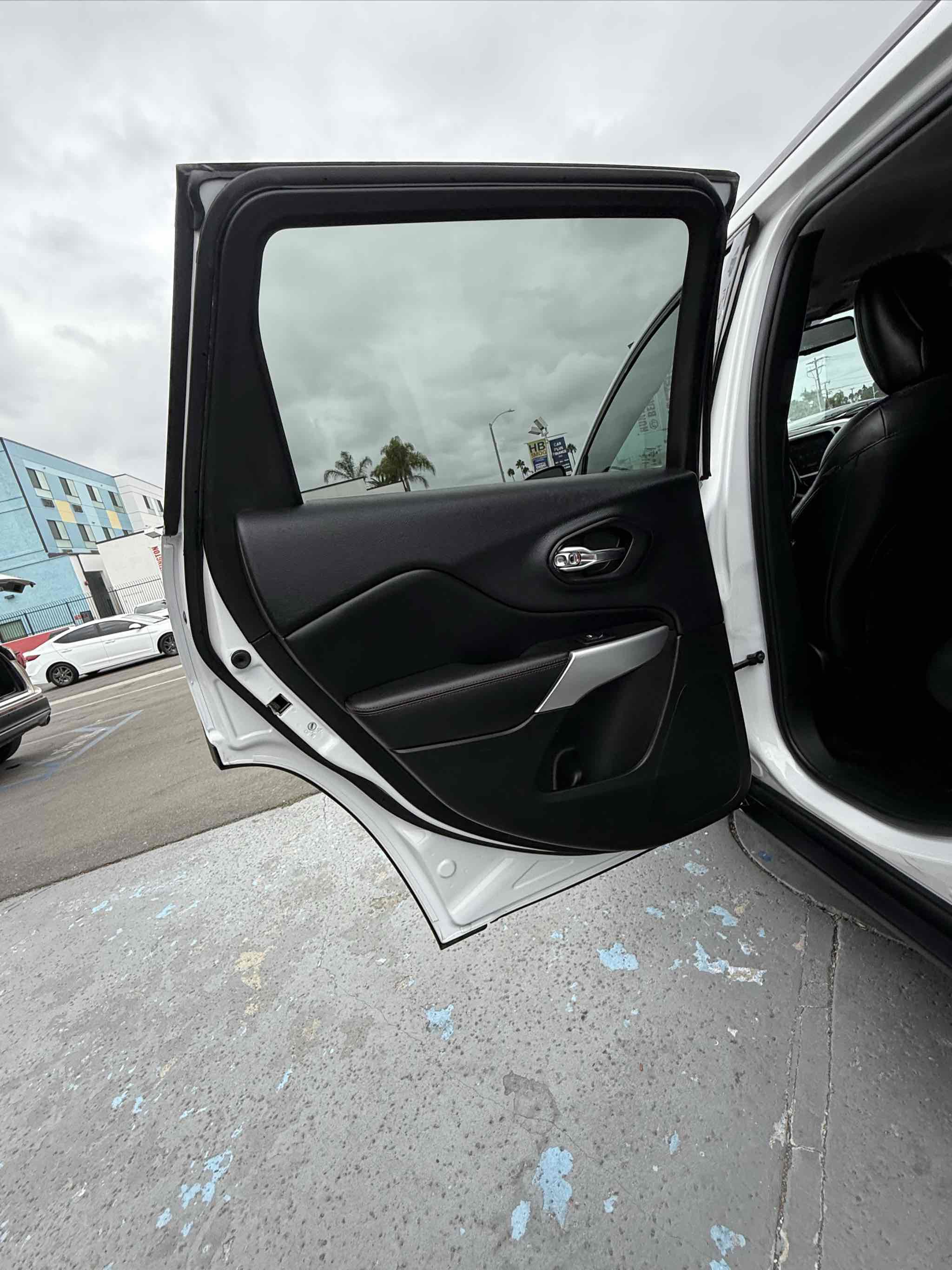 Used 2018 Jeep Cherokee Trailhawk image 90