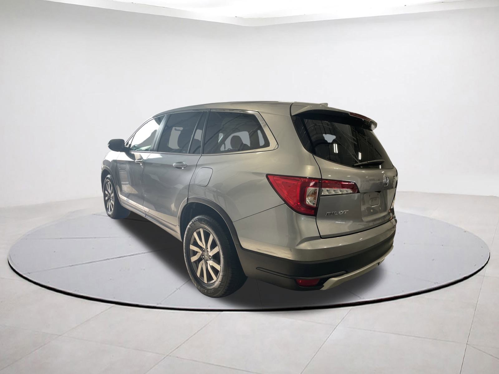 Used 2021 Honda Pilot EX image 4