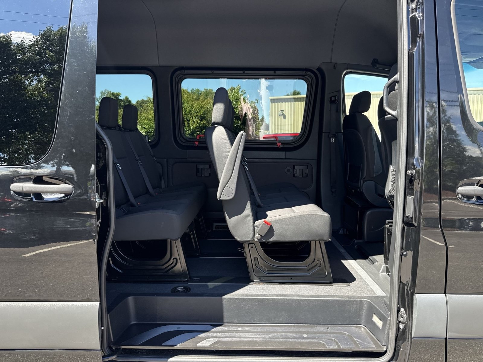 Used 2024 Mercedes-Benz Sprinter 2500 image 32