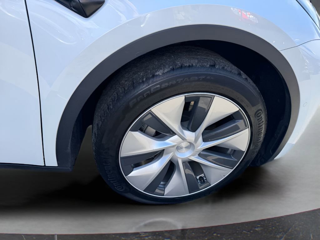 Used 2021 Tesla Model Y Long Range image 12
