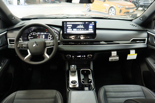 New 2026 Mitsubishi Outlander LE FWD image 19