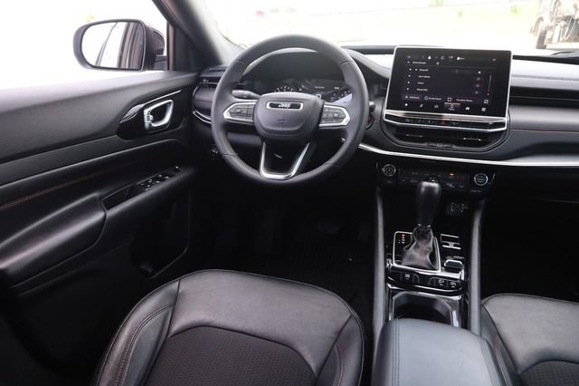Used 2024 Jeep Compass Trailhawk AWD/4WD image 21