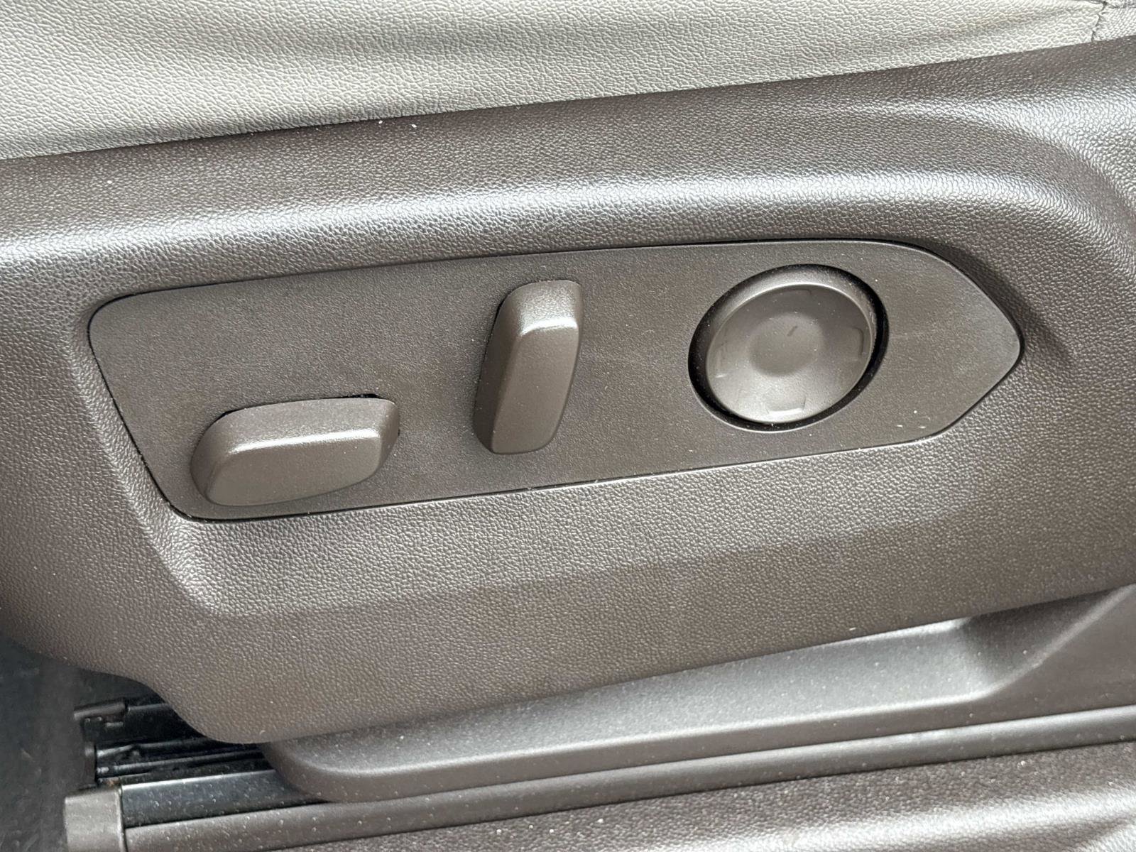 Certified 2023 GMC Yukon SLT w/ SLT Luxury Package image 15