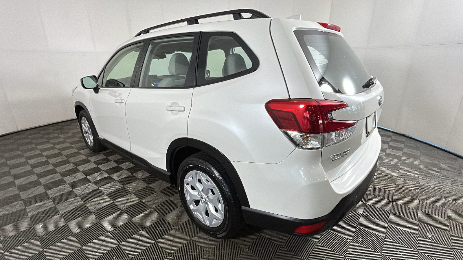 Used 2023 Subaru Forester AWD/4WD image 5