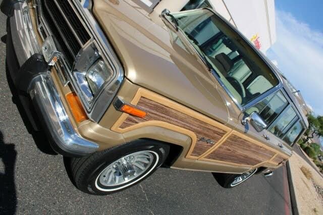 Used 1990 Jeep Grand Wagoneer image 18