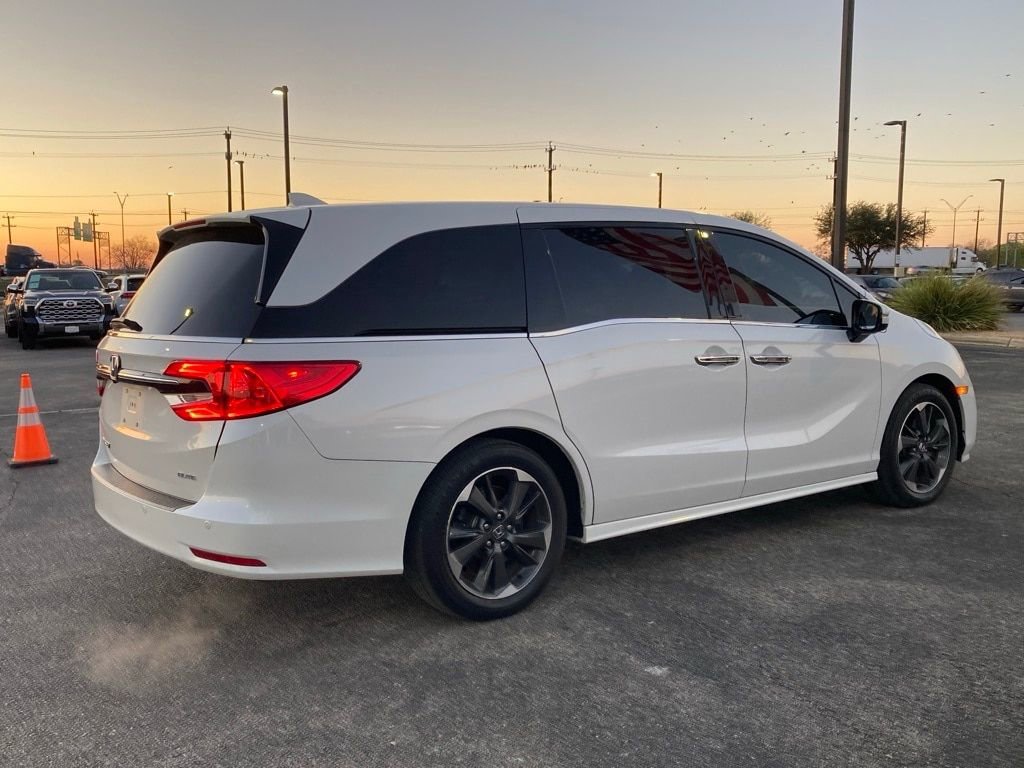 Used 2023 Honda Odyssey Elite image 5