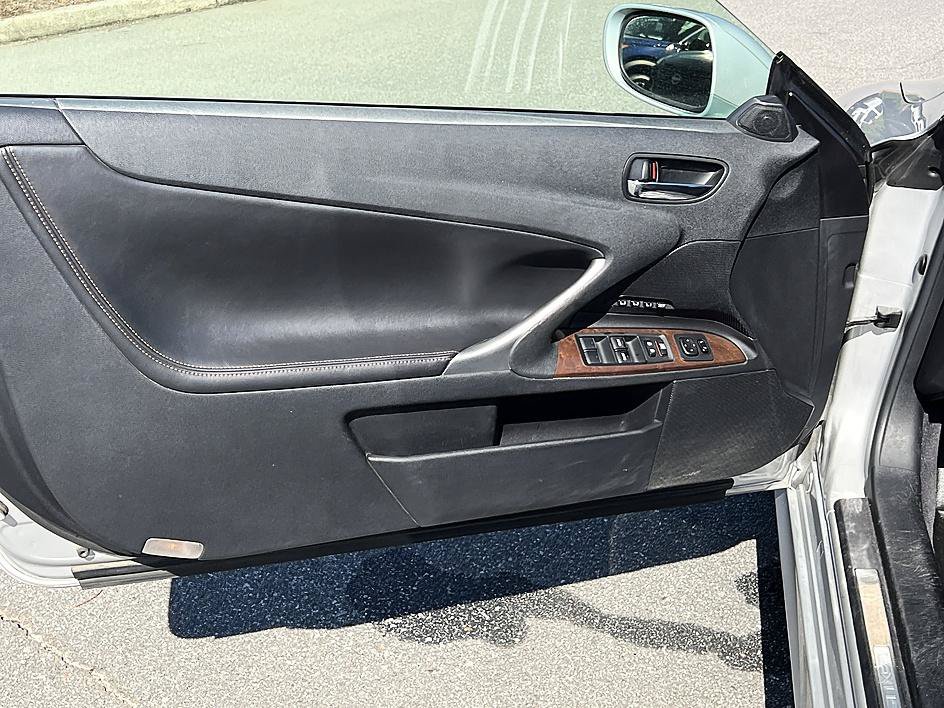 Used 2012 Lexus IS 250C w/ Luxury Pkg RWD image 19