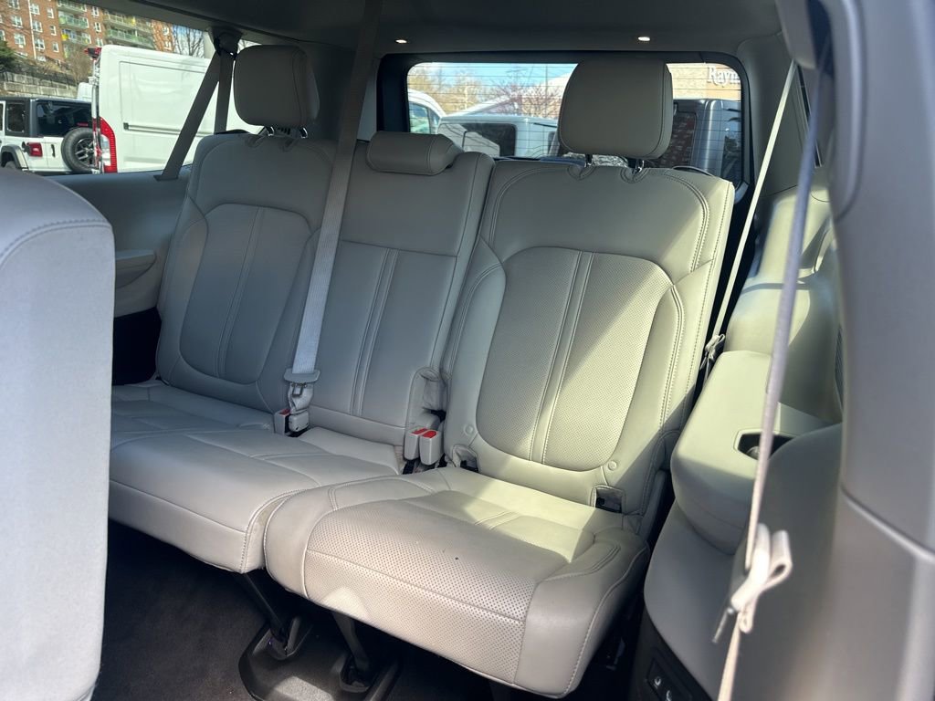 Used 2024 Jeep Wagoneer L Series II w/ Flexible Seating Group image 9