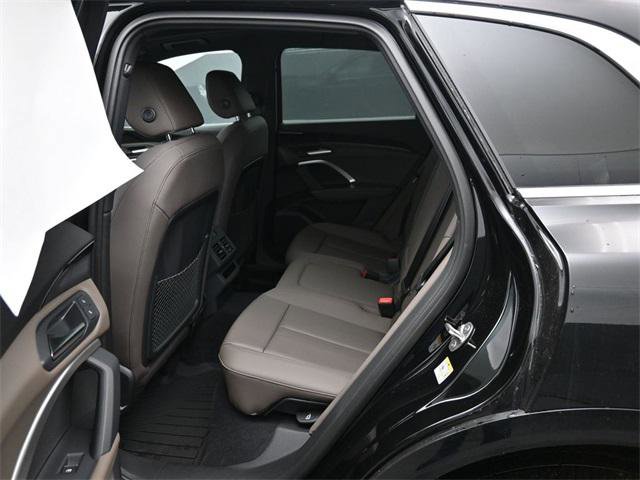 New 2025 Audi Q5 Premium image 11
