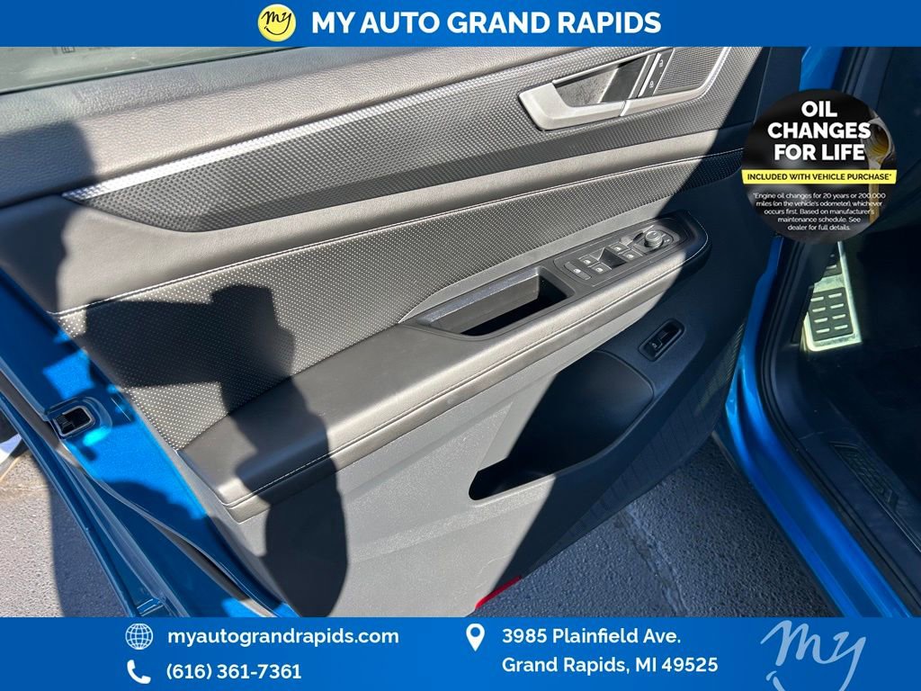 Used 2024 Volkswagen Atlas Cross Sport SEL R-Line image 9