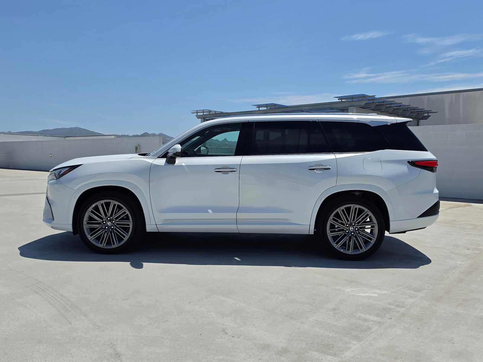 Certified 2026 Lexus TX 550h AWD Plug-In Hybrid image 7