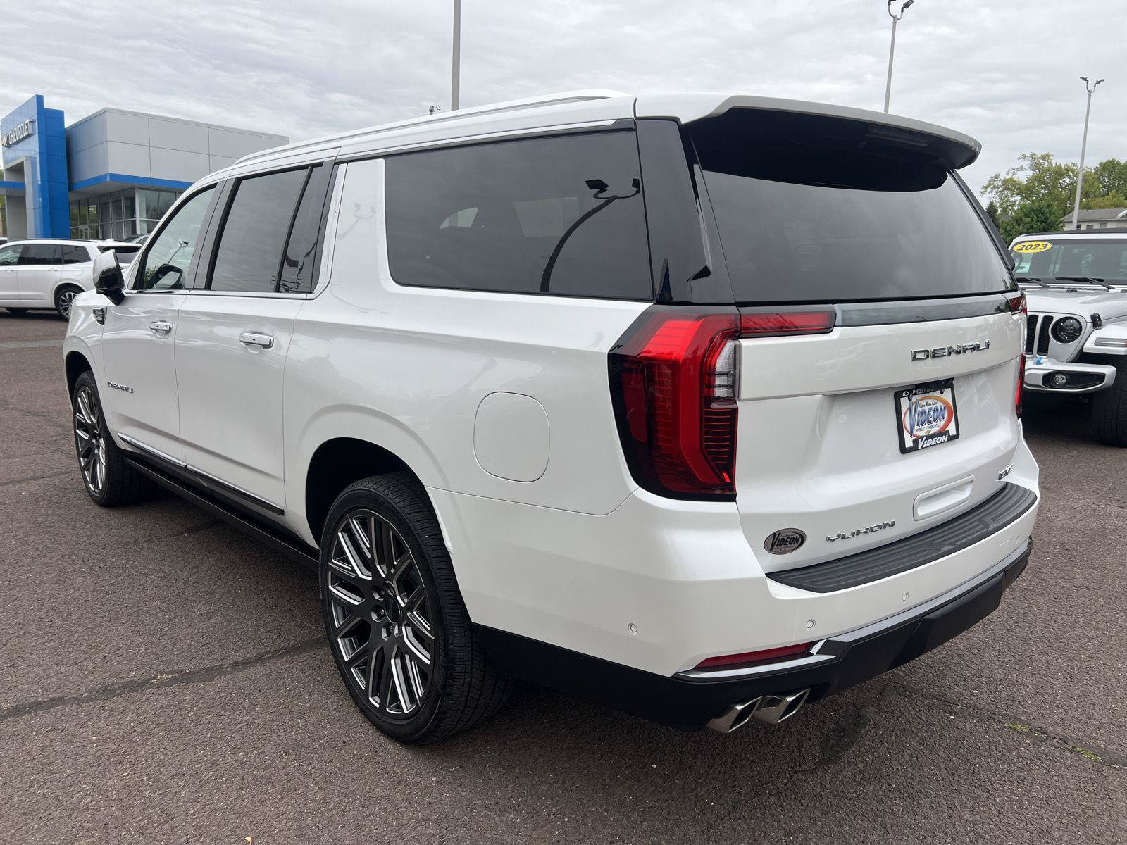 Used 2025 GMC Yukon XL Denali Ultimate AWD/4WD image 5