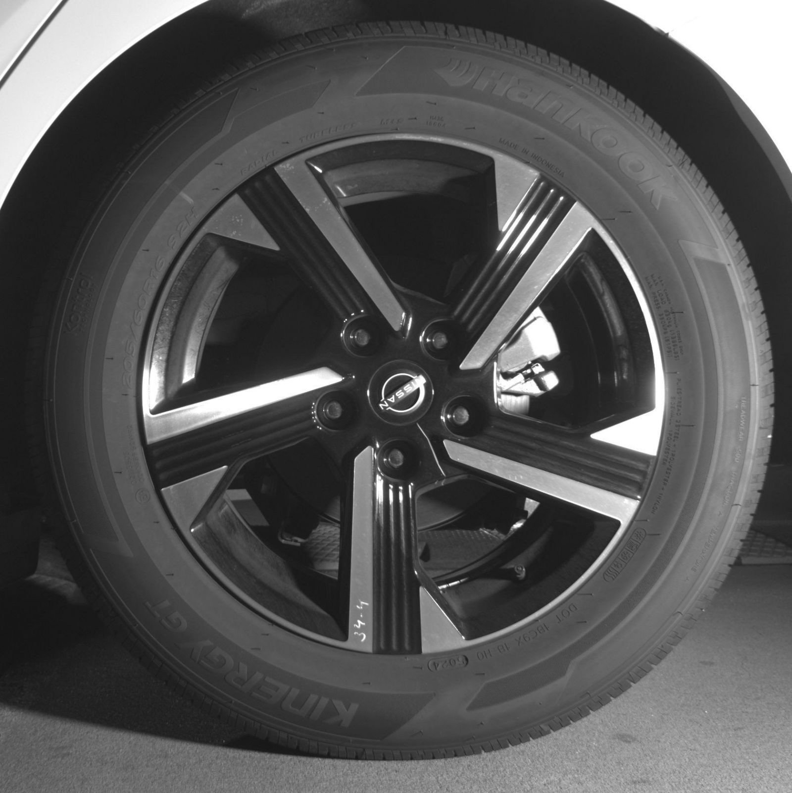 Used 2025 Nissan Sentra SV FWD image 14