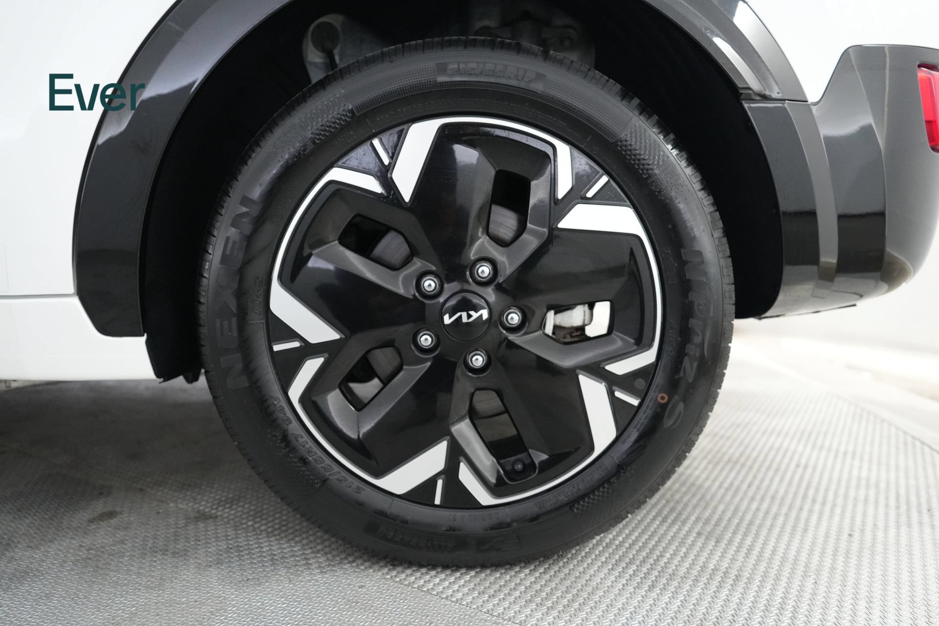 Used 2024 Kia Niro Wind FWD image 9