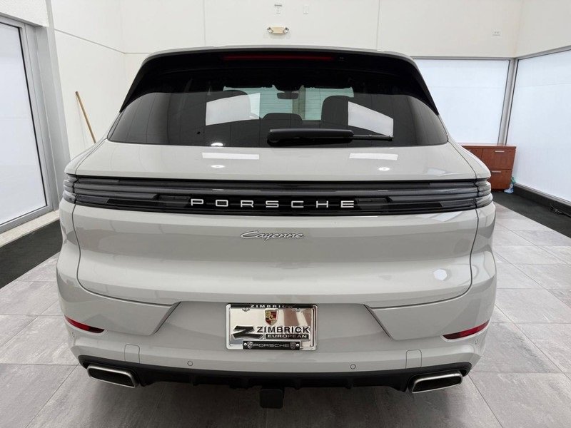New 2025 Porsche Cayenne E-Hybrid image 6