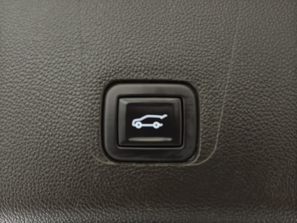 Used 2022 Chevrolet Traverse RS w/ LPO, Floor Liner Package image 24