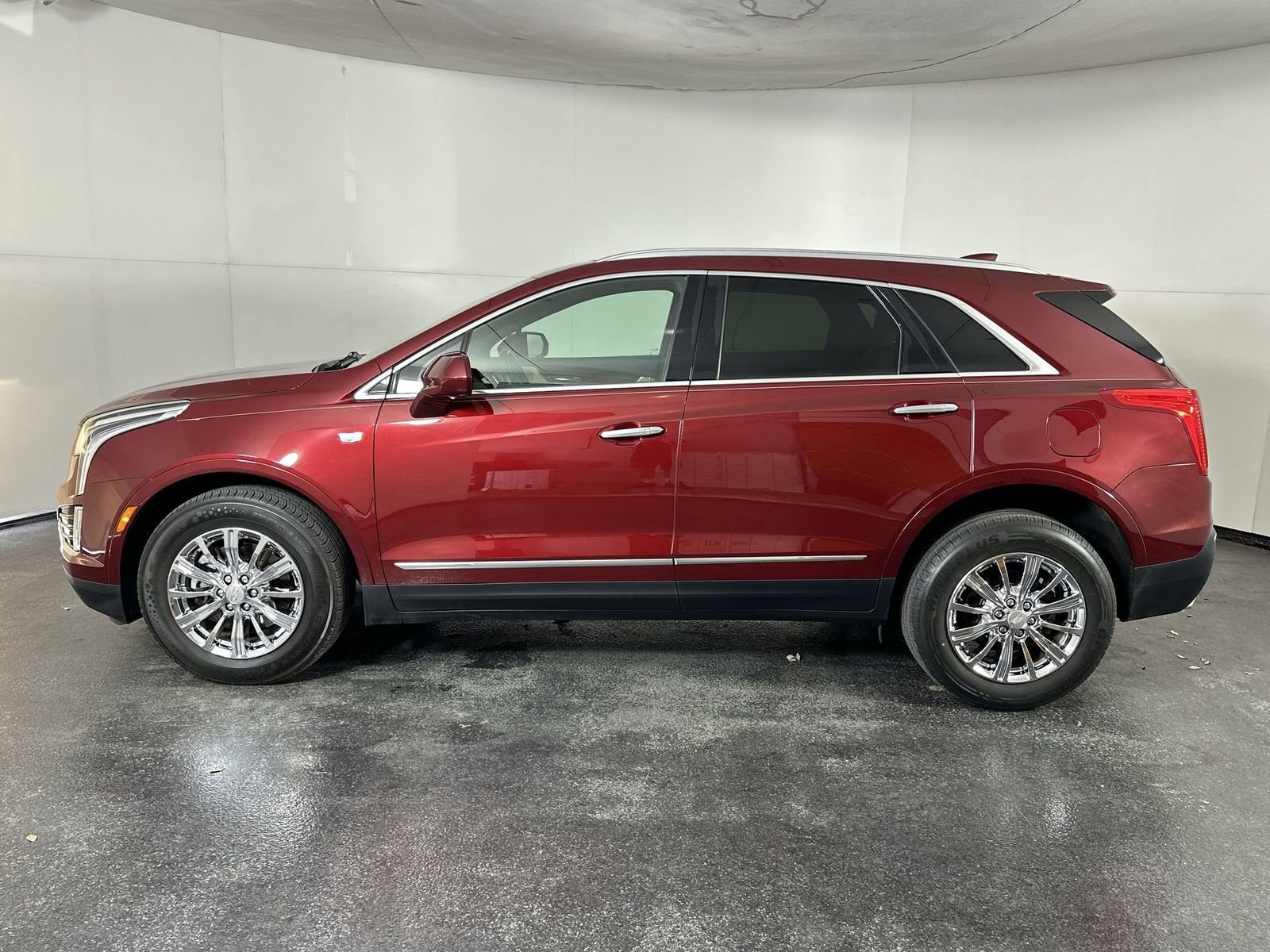 Used 2017 Cadillac XT5 Luxury w/ Driver Awareness Package image 5