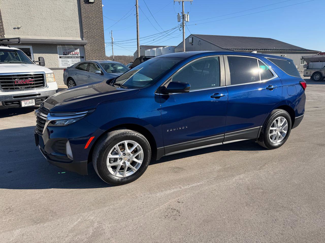 Used 2022 Chevrolet Equinox LT AWD/4WD image 2